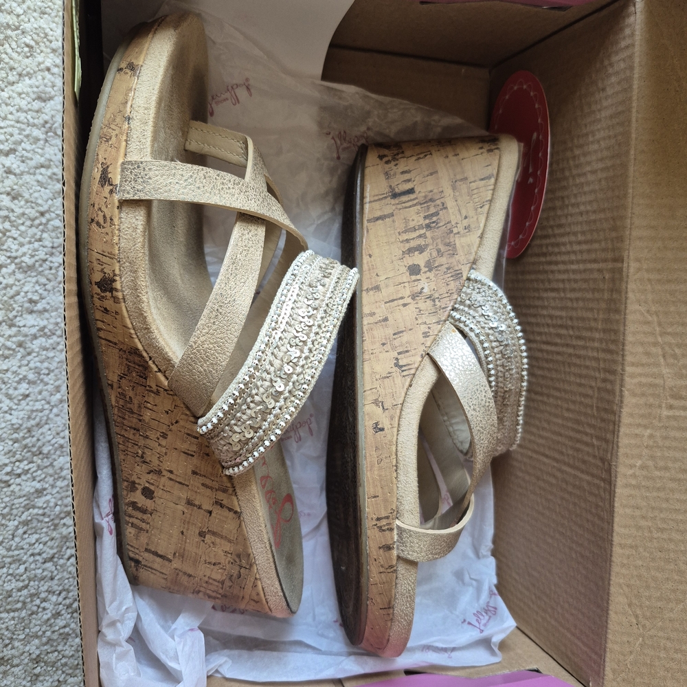 Jellypop Tan Wedge Sandals - Picture 3 of 5